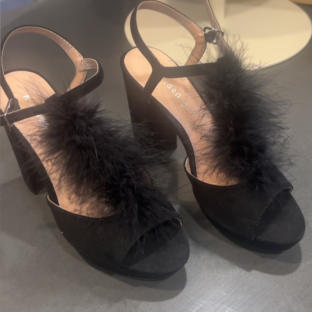 NEW Madden Girl Black Glamorous Feathered Heels 8